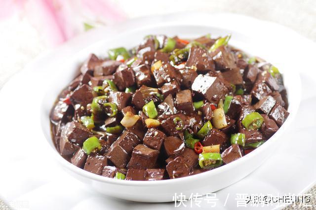 营养|爆炒鸭血,香辣入味,营养丰富好吸收,口感软嫩超下饭,一点不腥