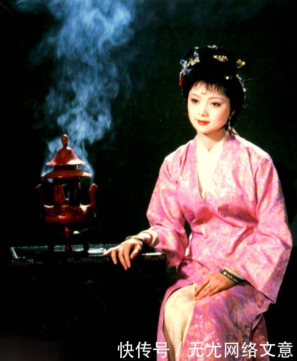 红楼梦|《红楼梦》里爱女红的薛宝钗还是一位博学多才的女子?