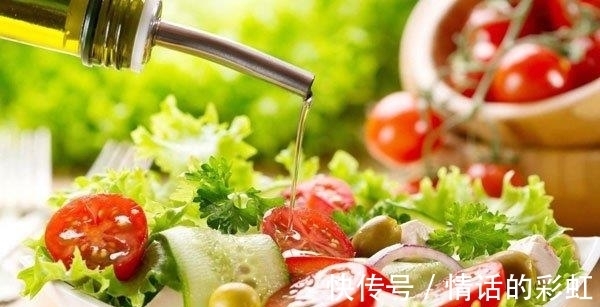 营养物质|为什么摔了一跤就骨折?建议:50岁后,3种肉要舍得吃,补充营养