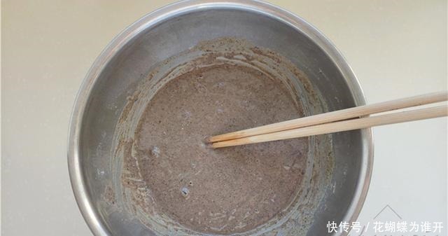 阿姨|天冷,45岁老阿姨迷上了这早餐,1周吃3次,别看黑乎乎,特营养