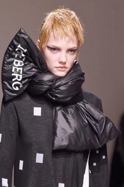  戴起来|天冷了，大围巾戴起来！