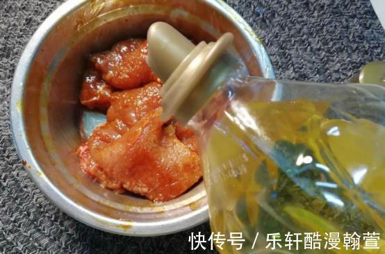 罗勒|猪肉最香的做法,不红烧不油炸,简单一煎出锅孩子抢着吃