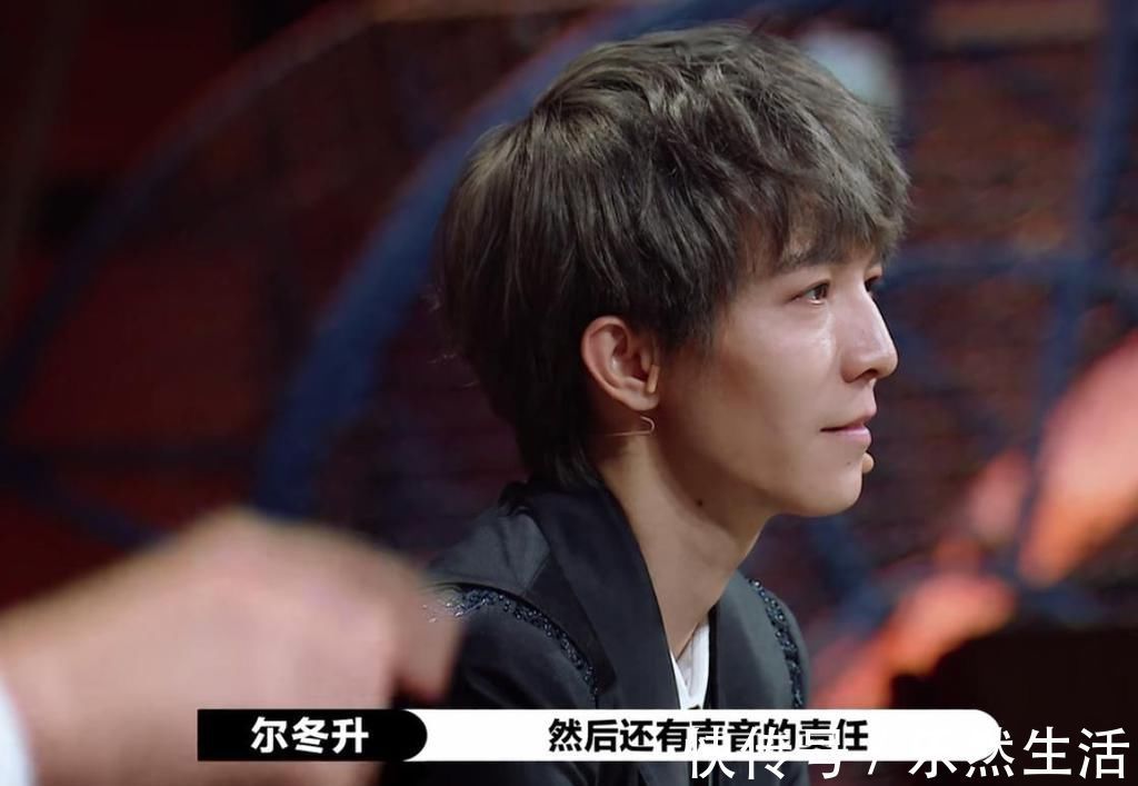 爾冬升手撕郭敬明之后,在場評委紛紛發(fā)表感言,畫面極度虛偽