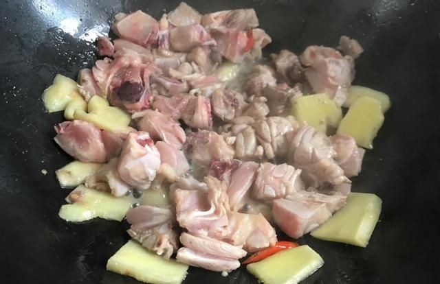鴨肉|開胃簡單的子姜燜雞腿，營養(yǎng)開胃，夏季吃正合適