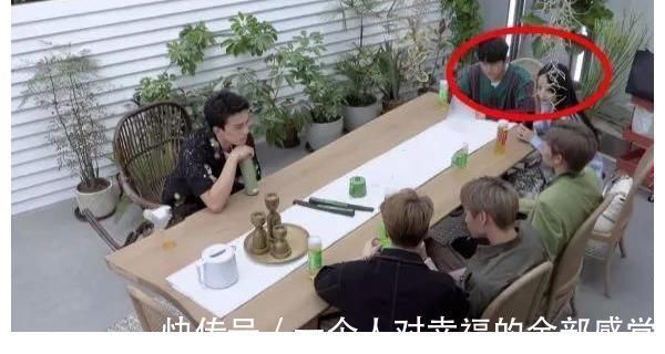 赵丽颖做客《冰箱》,与何炅拥抱方式甜出天际,cp合体网友爷青回