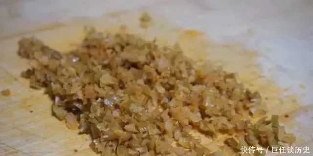 内酯豆腐|豆腐加点榨菜这样做,鲜、嫩、香,全家都抢着吃!