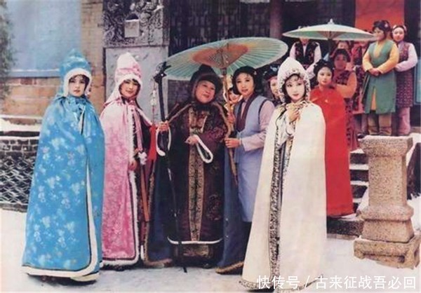 其实,《红楼梦》的作者已经再三暗示:贾琏可能是皇帝