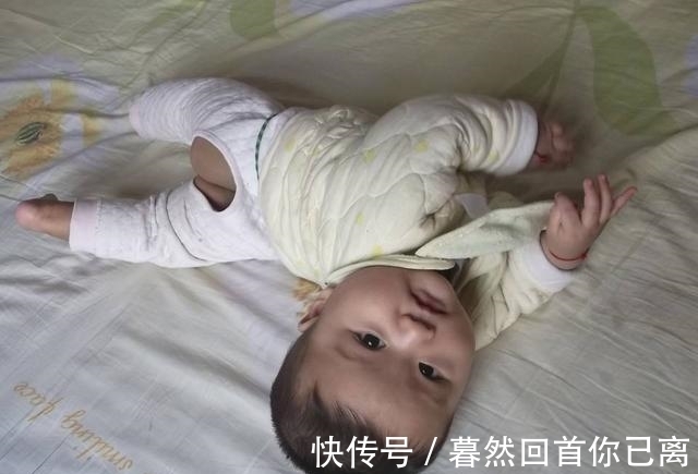 琴琴|出生20天的宝宝就会翻身,医生检查后,全家人泪流满面
