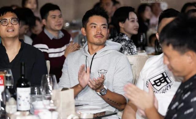 王睁茗|恭喜!国羽又一名将大婚,娇妻肤白貌美气质佳,林丹杨晨到场祝贺