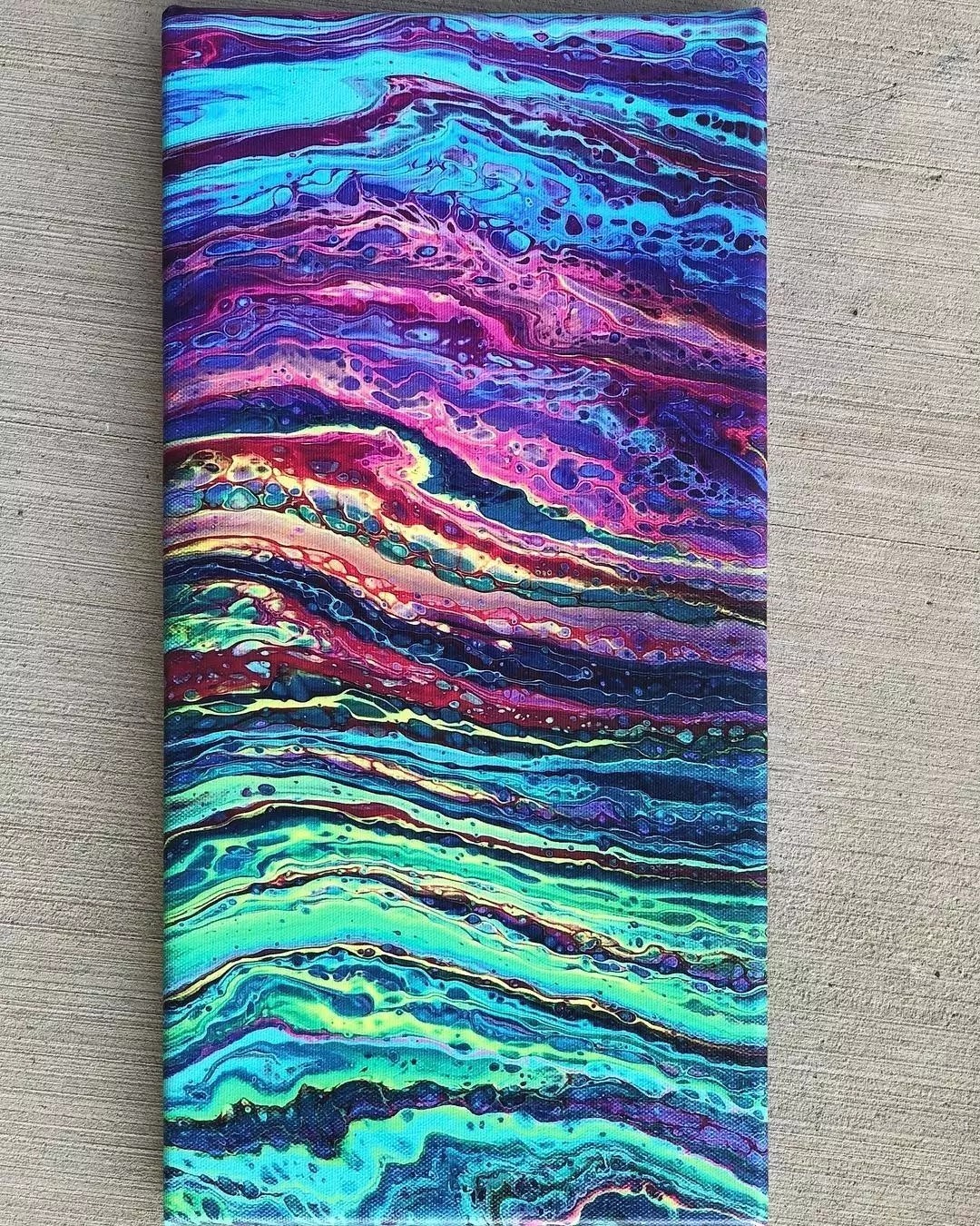 夏威夷$从没学过美术的她,用简单粗暴技法画画,让她成为了百万富豪