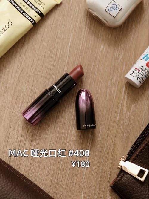 复工翻包记｜上班族女孩包里都有什么？