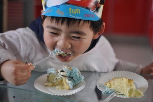 父母|给娃过生日,该选“阳历”还是“阴历”?父母应遵守这3个原则