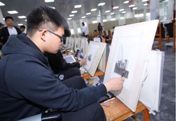 以假乱真|美术生“以假乱真”火了,美术功底堪称大神级别,老师也分辨不出