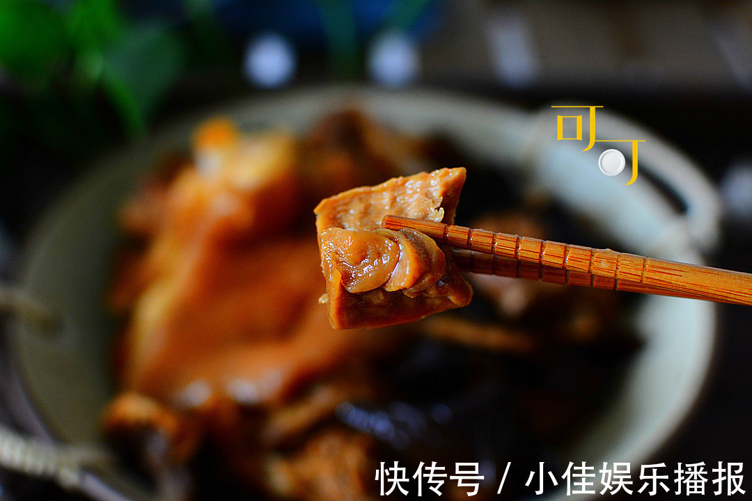 肉香满溢的蹄髈烧法，笋干和木耳更受欢迎，炖一锅一家人吃两餐