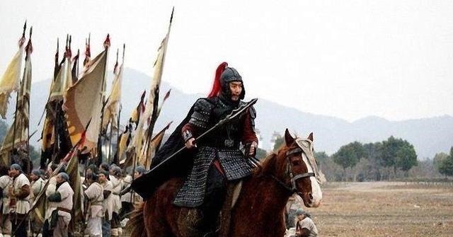 呼延灼!水浒最懵逼的大佬,能战平呼延灼,被宋江打压入地煞星,反而活命