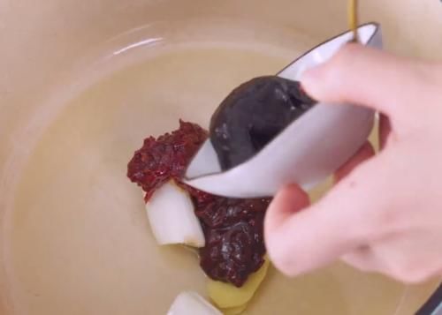  在家|在家教你做好吃的酱大骨，肉嫩汁浓，鲜香营养，孩子爱吃的家常菜