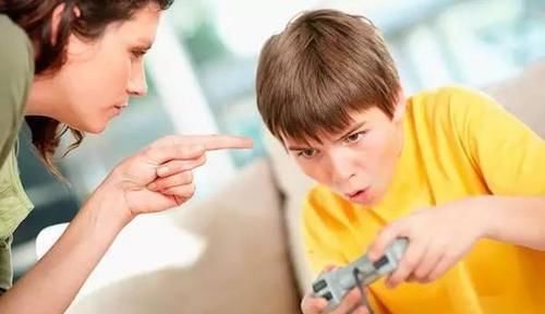 孩子3种行为貌似普通,实则没教养,别人不说家长也要心里有数