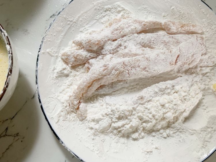 龙利鱼别总蒸着吃,这种做法,外酥里嫩就是香