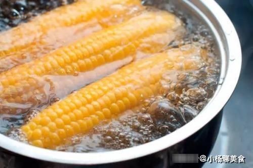玉米要怎么煮才好吃？大厨教你这3招，保证玉米软糯又香甜！