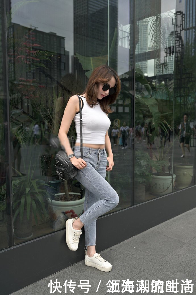 女人的标准身材:不微胖没骨感,穿紧身牛仔裤好看到喜欢!