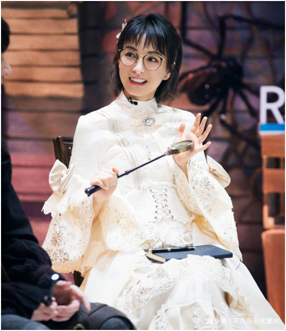 于谦|吴昕搭档于谦李诞做脱口秀，被网友喷尴尬，其实她的实力被低估了