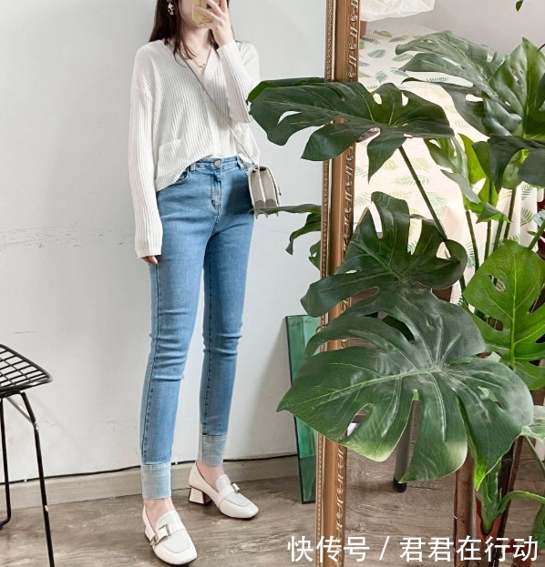  感觉|清新不显胖的浅蓝色系牛仔裤，时髦又气质