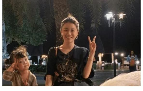 參加《好聲音》被淘汰，意外被愛奇藝總裁看上，今29歲成人生贏家