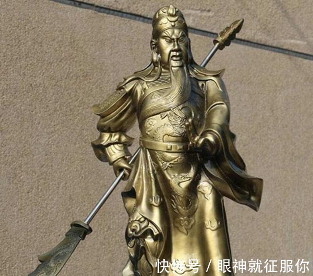 鉴宝#大哥带“关二爷”鉴宝,称花10套房产请回家,专家幸好眼闭着!