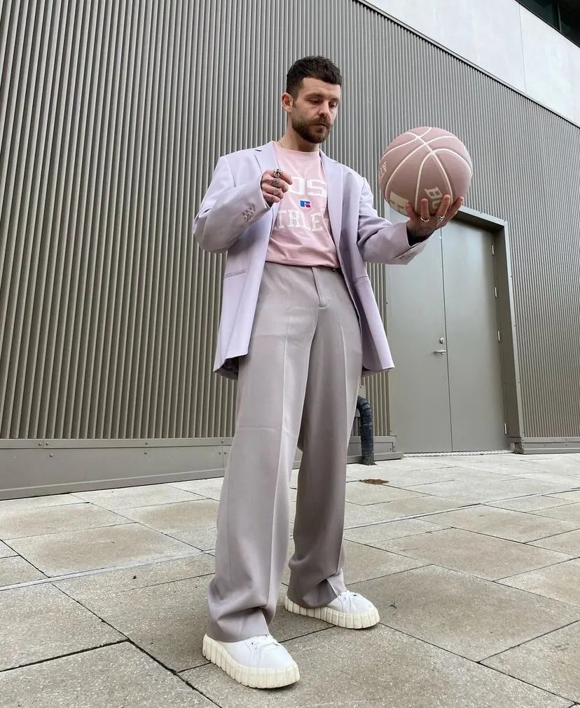 w英国大胡子玩转莫兰迪配色，适用于每个年龄段男性的高级穿搭