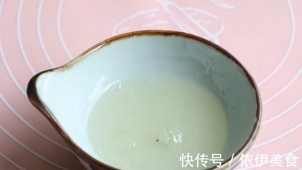 换种口味做烧饼，外酥里嫩咸中带甜，放凉了更好吃