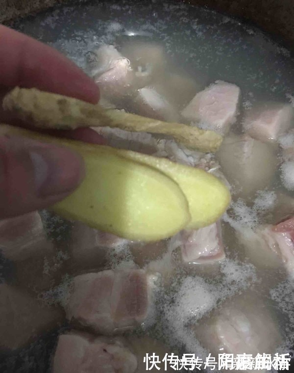 鲜嫩|大厨不小心说漏了嘴不管做什么肉,只要放勺它,鲜嫩美味不粘锅