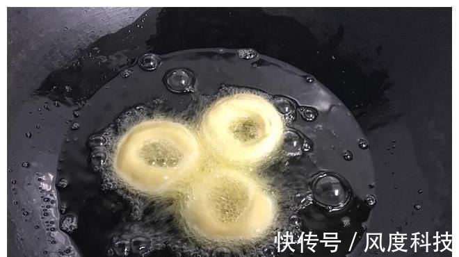 面包这做法火了，不用烤箱，不加一滴水，柔软香甜超好吃