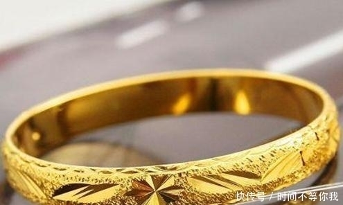 黄金手镯|买黄金手镯还是黄金手链好?听完金店老板的话,终于不纠结了!