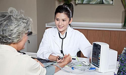 老人|80岁老人面色红润,笑谈健康秘诀:养成4个小爱好,你也能做到