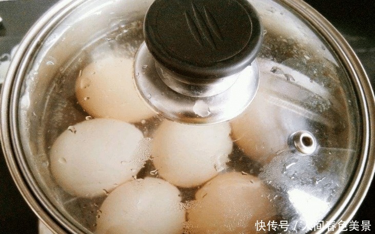 煮鸡蛋|煮鸡蛋只用白水煮可不行,煮前多做一步,香嫩好吃,蛋壳特好剥
