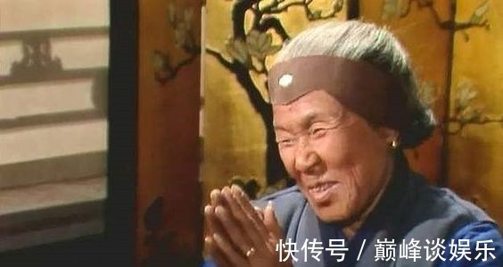 刘姥姥$从王熙凤把给丫鬟做衣裳的银子给了刘姥姥这件事中,你看出了什么