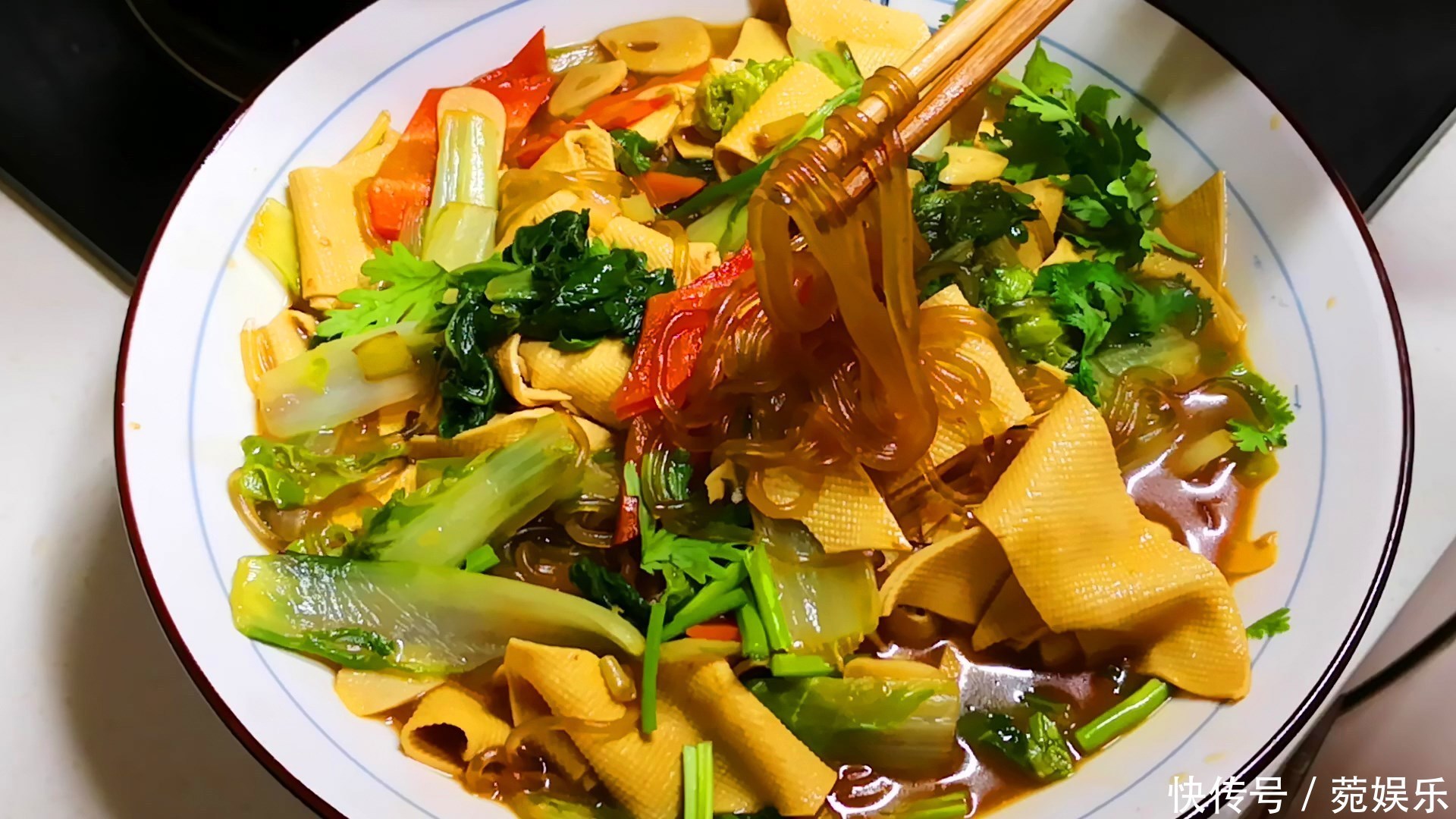 炖粉条时,多加2样食材,味道格外香,每次上桌汤都不剩下,香!