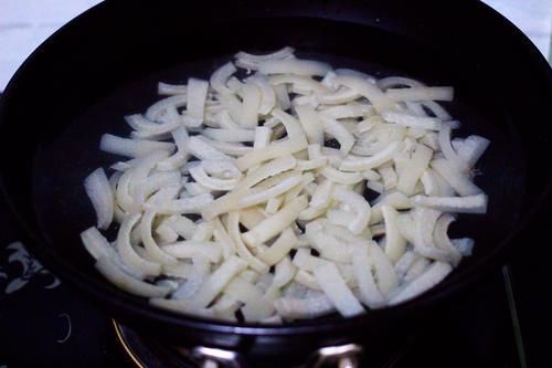  皮冻怎么做才能像饭店一样好吃，牢记2点，皮冻硬挺不碎，还不腥