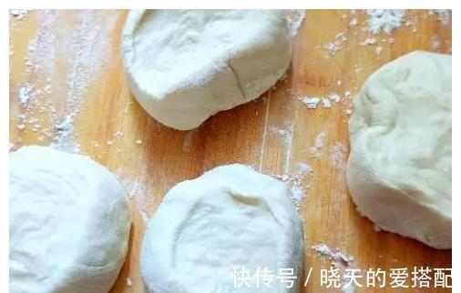 孩子想在学校门口买小吃，妈妈在家就能做，美味可口又干净卫生