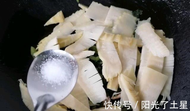 雪菜|和我一起做雪菜炒冬笋,简直惊艳了你的味蕾,让你吃到流口水!