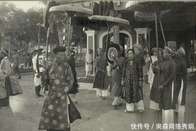 墓地|越南太监罕见老照片：伺候皇室锦衣玉食有墓地，下层打杂光脚走路