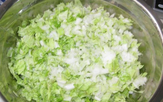  发面|春天一定要吃此做法的馅饼，不用发面，薄皮大馅，比饭店买的还香