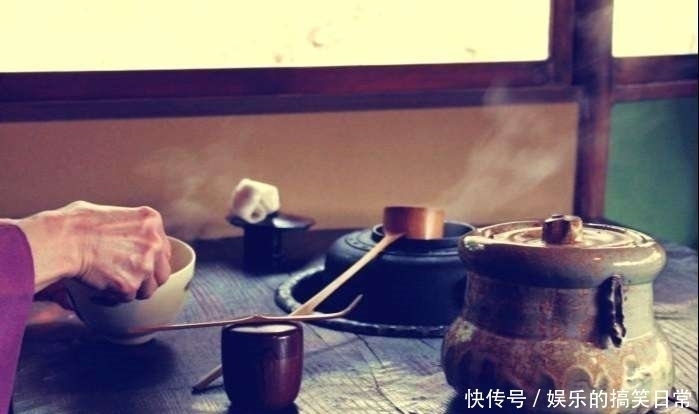 纳兰容若|五首最美茶诗：茶香馥郁环绕，品茶亦如品人生