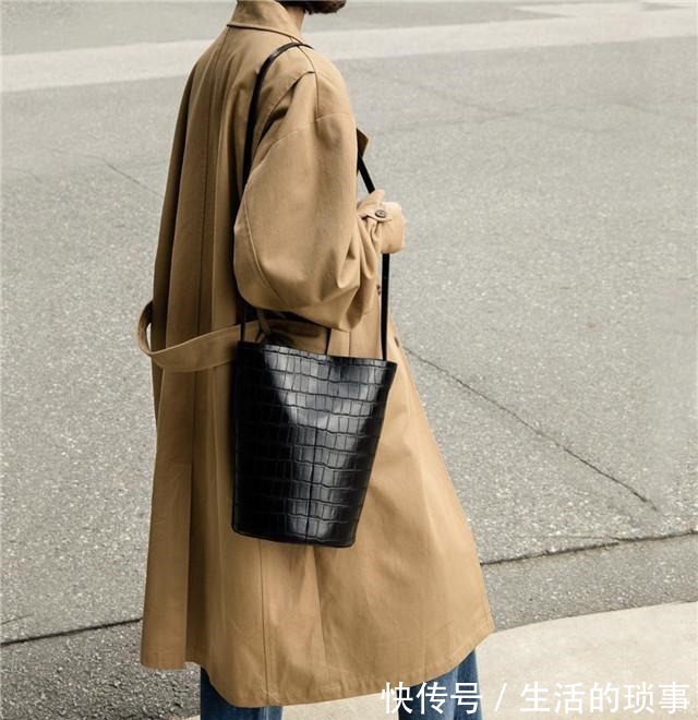 奶茶 秋冬与奶茶最配了,“奶茶色”穿搭也要get起来呀,超温暖!