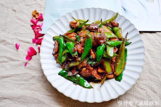 炒肉时,不要简单的用淀粉腌制肉片,加上3种食材,入味又鲜嫩