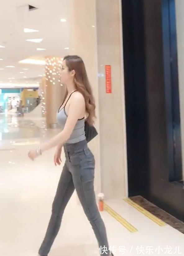 洁净|混血小姐姐独自逛街,关键是还很时髦,懂穿搭