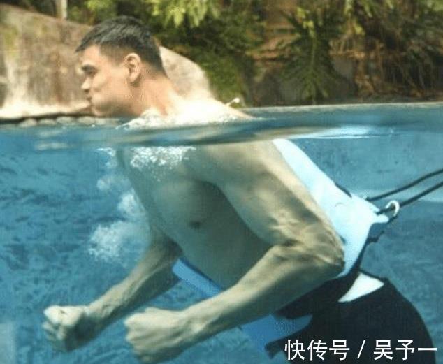 奥尼尔|姚明的肌肉有多不真实?6块腹肌显眼 麒麟臂不输奥尼尔