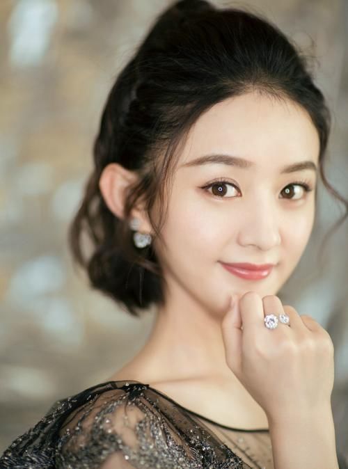 “最火”艺人排名大换血:杨紫仅第6,王炸姐弟齐进前三,榜首不可撼动!