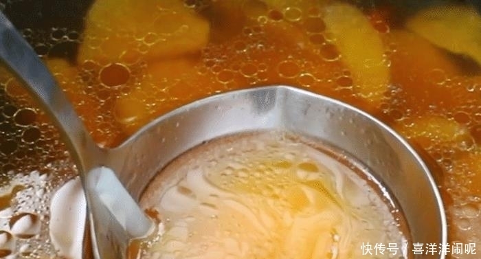 多父母|分享一款雪梨焖鸡汤,甜鲜好吃,营养丰富,孩子爱喝的美味汤羹