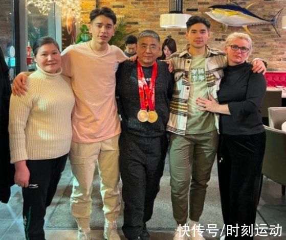 奥运会|二代华裔奥运夺冠衣锦还乡，白人母亲告诫：你的金牌有中国的一半